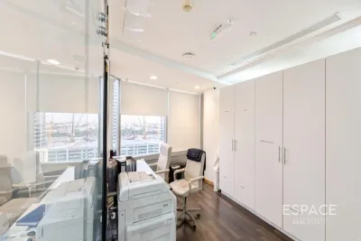 Gold Tower, Jumeirah Lake Towers, Dubai - Espace