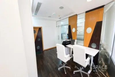 Gold Tower, Jumeirah Lake Towers, Dubai - Espace