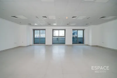 Dubai Star, Jumeirah Lake Towers, Dubai - Espace