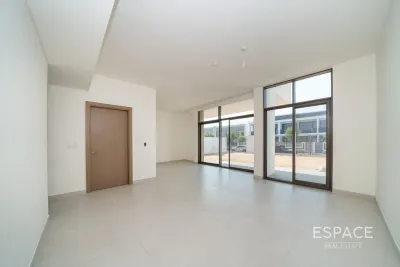Tilal Al Furjan - Phase 1, Al Furjan, Dubai - Espace