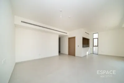 Tilal Al Furjan - Phase 1, Al Furjan, Dubai - Espace