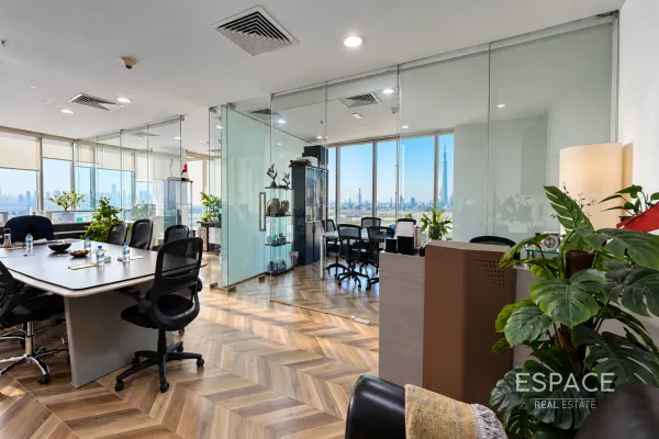 I Rise Tower, Barsha Heights, Dubai - Espace