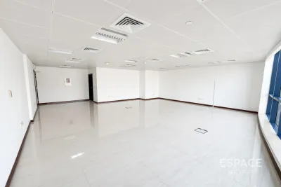 Jumeirah Bay X3, Jumeirah Lake Towers, Dubai - Espace