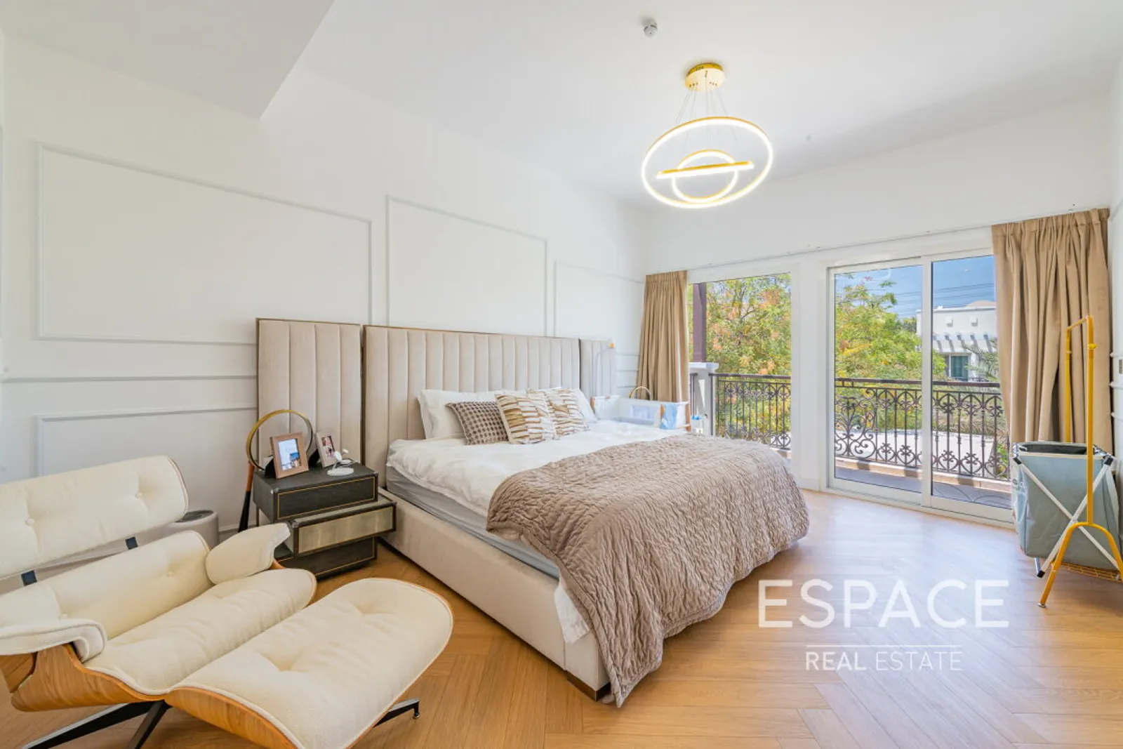 PropertiesGalleryCamera