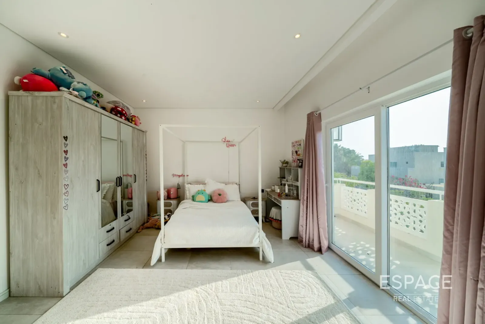 PropertiesGalleryCamera