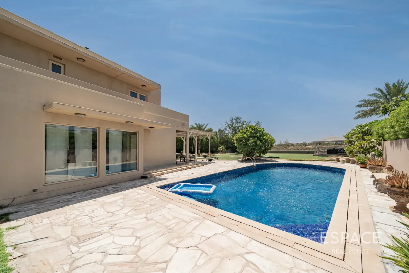 PropertiesGalleryCamera