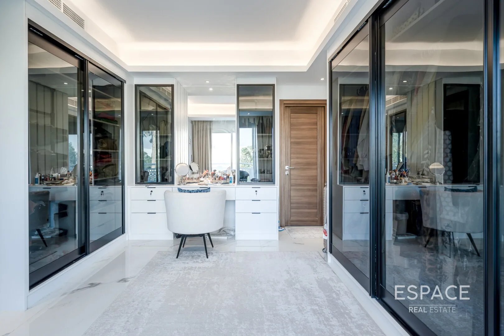 PropertiesGalleryCamera