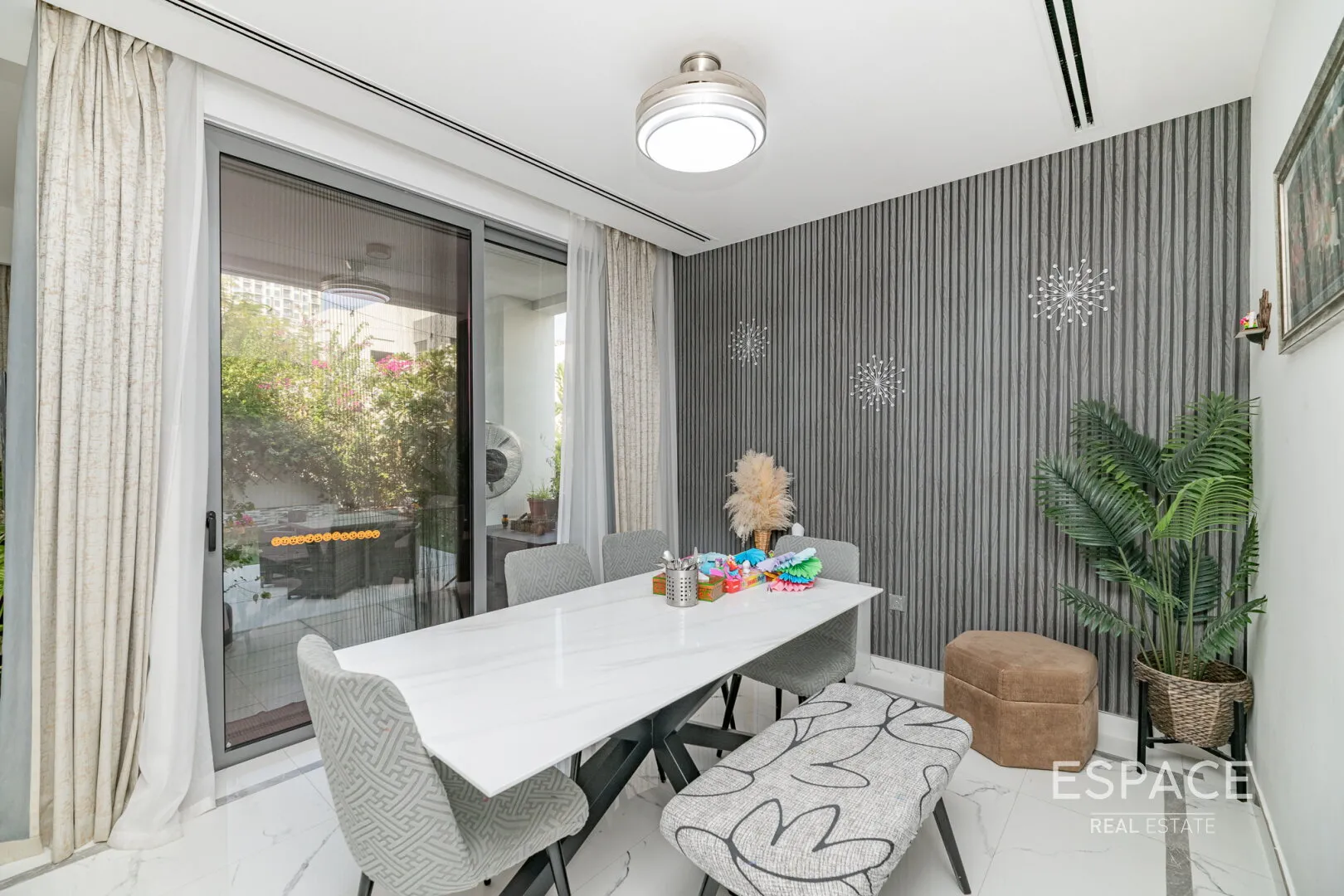 single static gallery