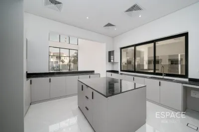 Custom Built, Jumeirah Park, Dubai - Espace