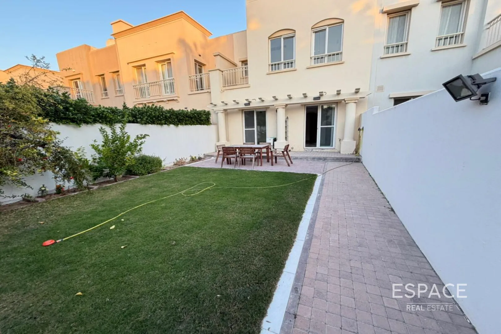 single static gallery