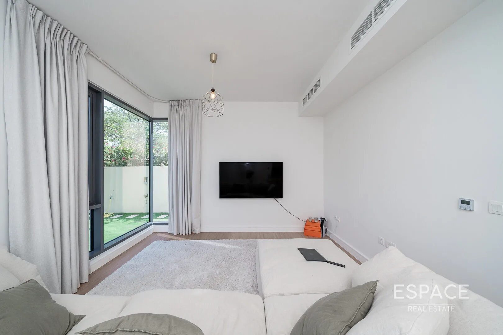 single static gallery