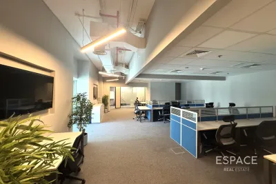 Iris Bay, Business Bay, Dubai - Espace