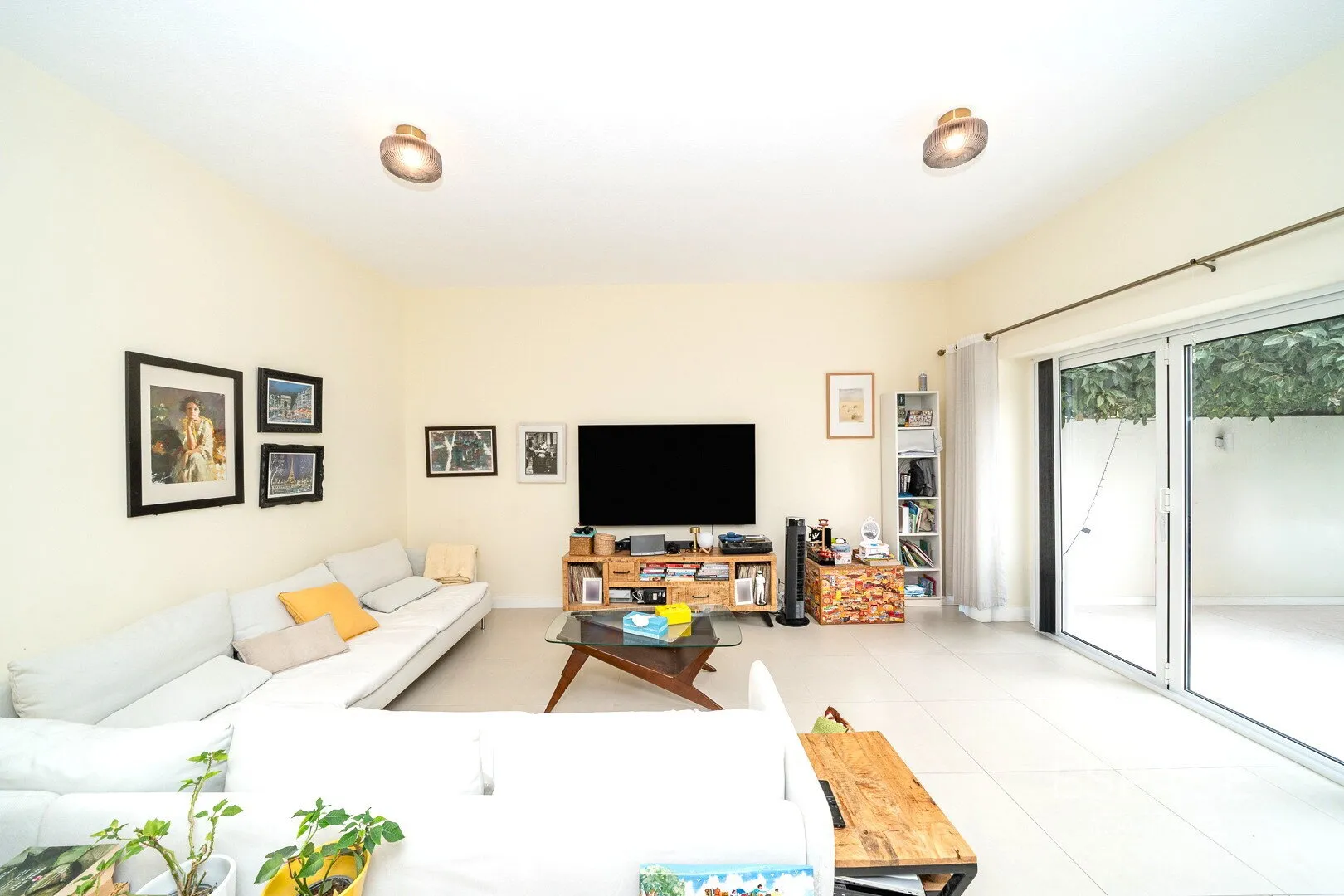 PropertiesGalleryCamera