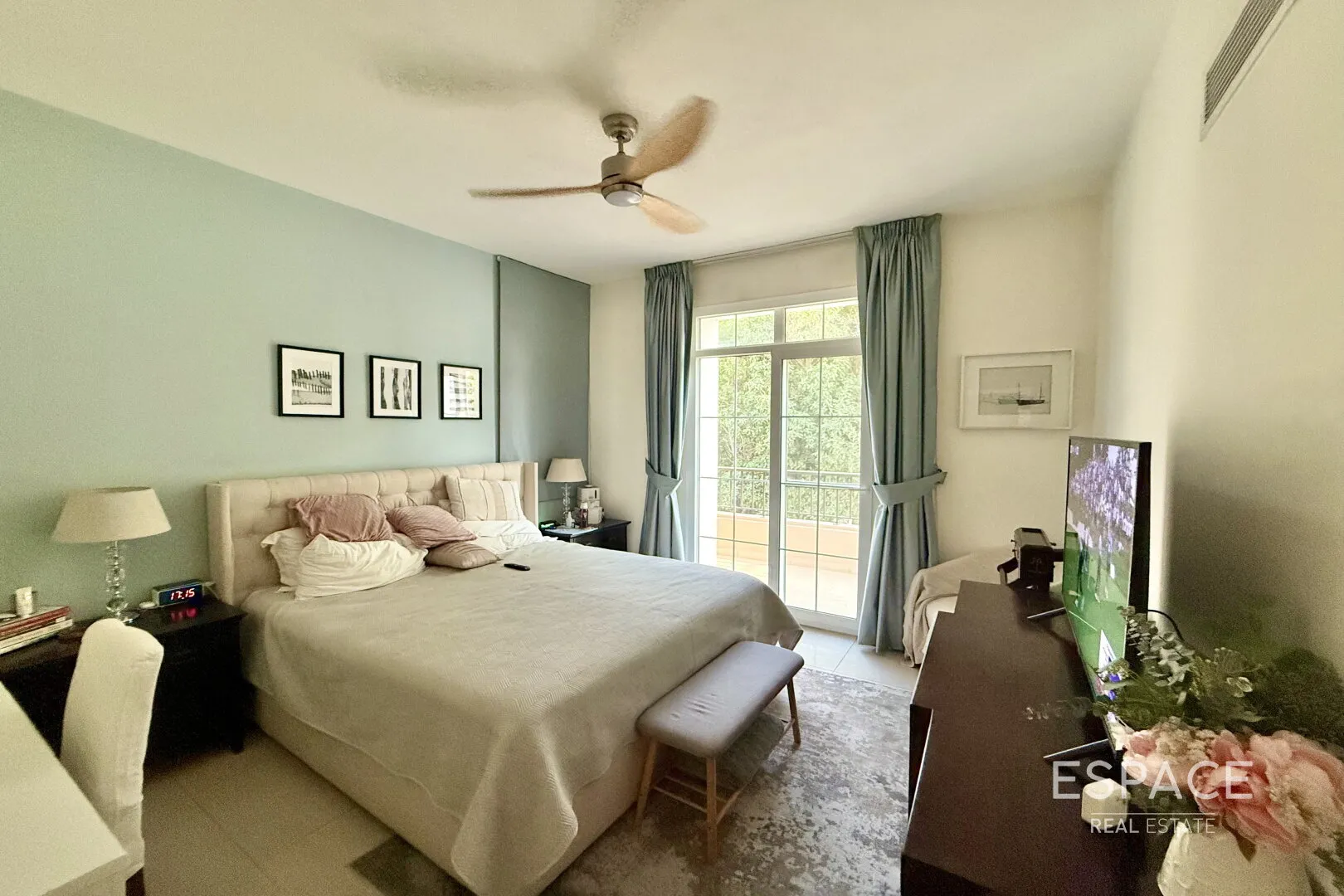PropertiesGalleryCamera