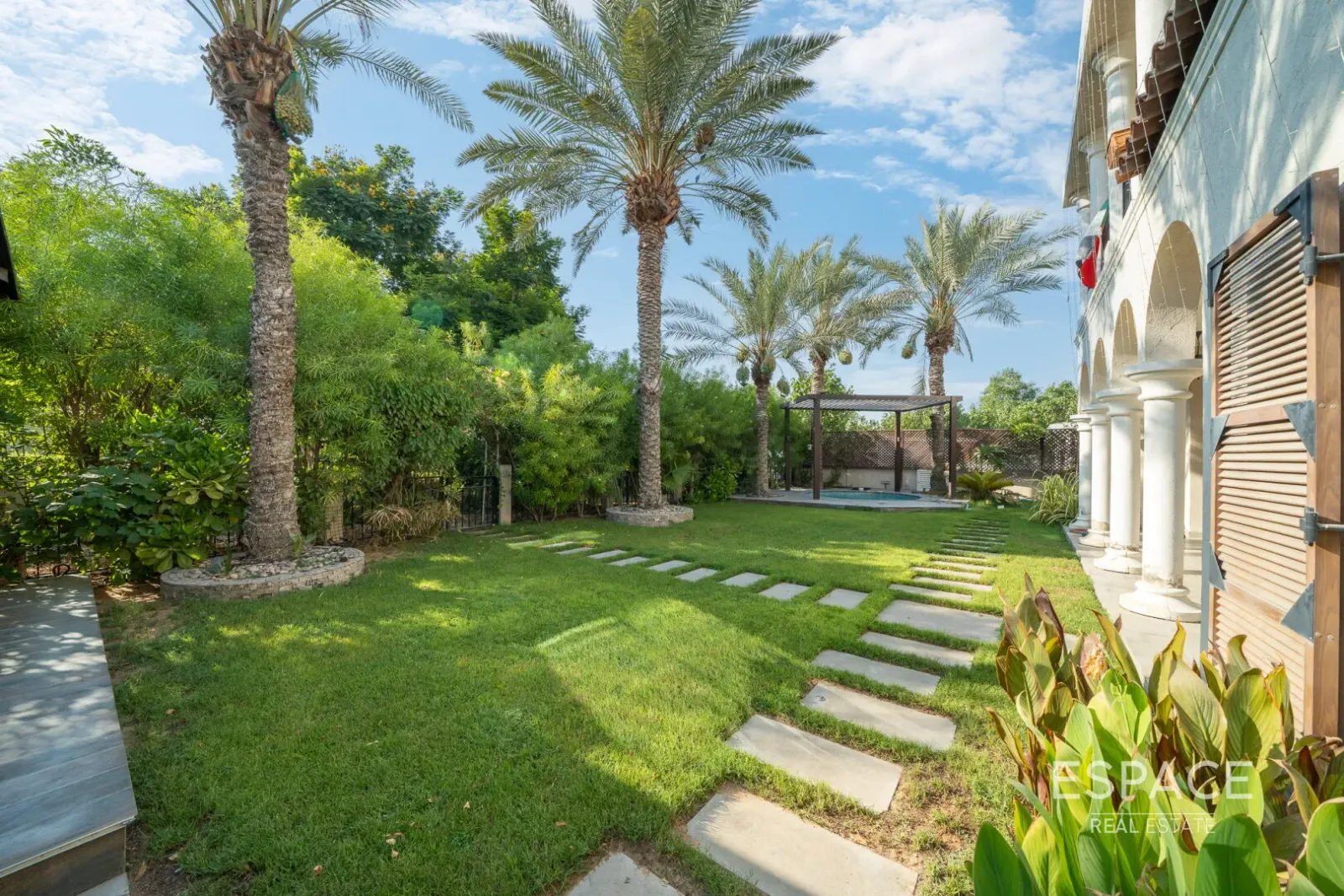 PropertiesGalleryCamera