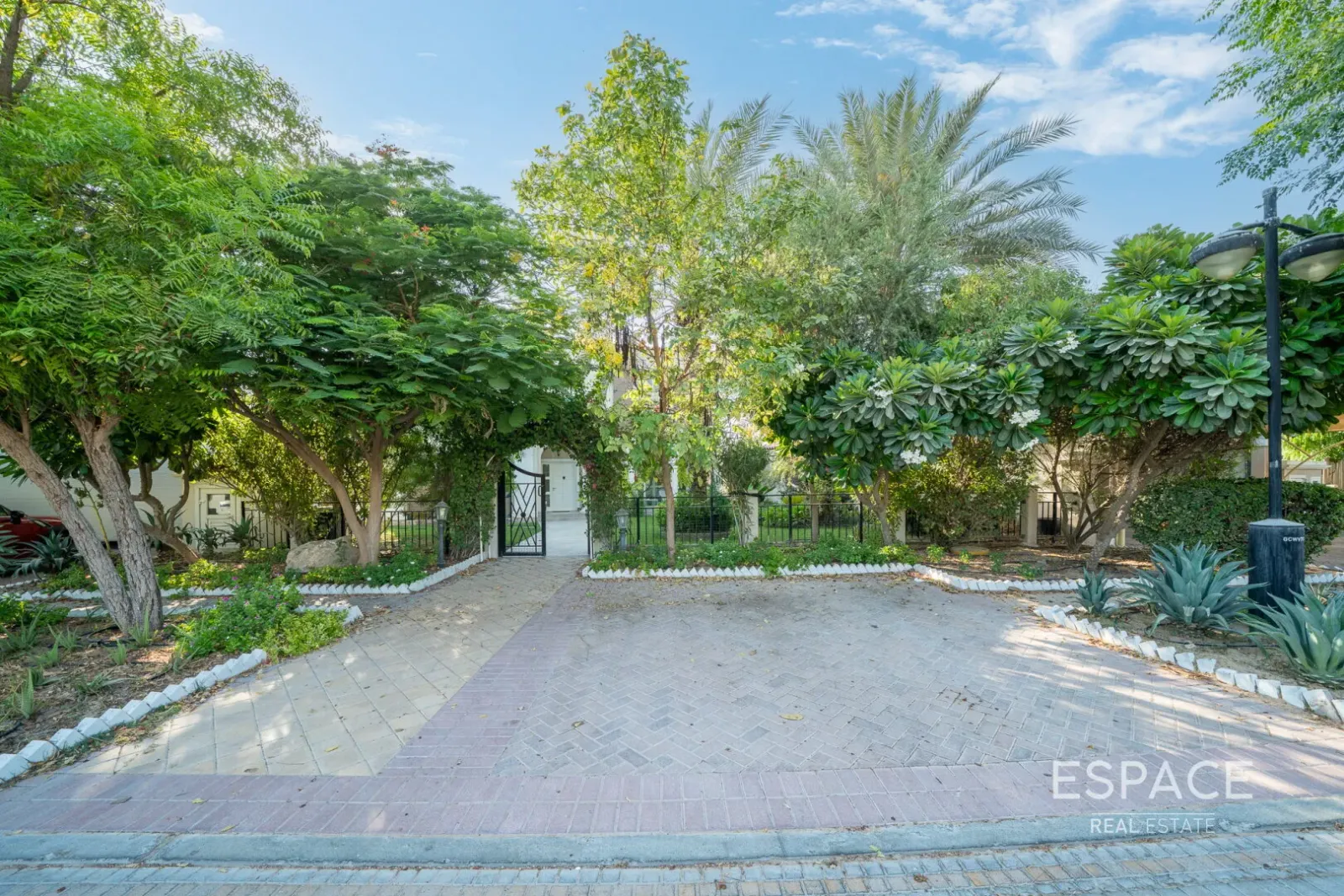 PropertiesGalleryCamera