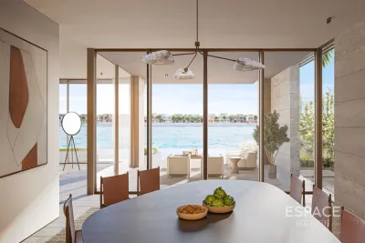 Frond A, Palm Jebel Ali, Dubai - Espace