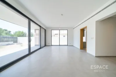 Jebel Ali Village Villas, Jebel Ali, Dubai - Espace