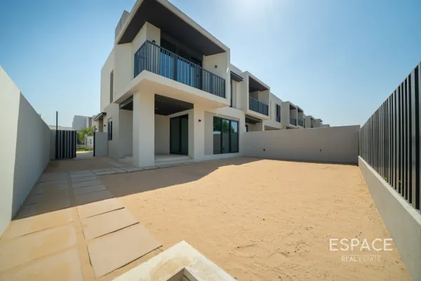 Jebel Ali Village Villas, Jebel Ali, Dubai - Espace