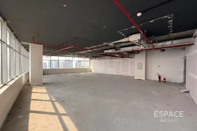 Mazaya Business Avenue AA1, Jumeirah Lake Towers, Dubai - Espace
