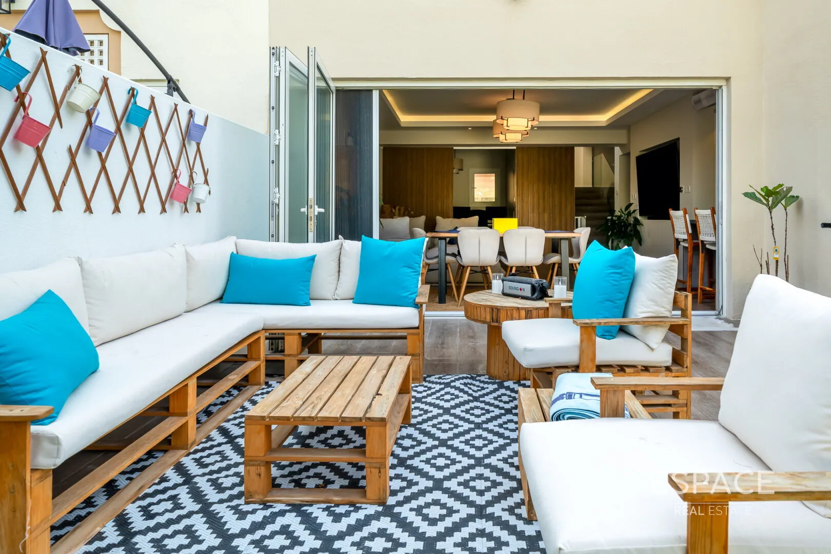 single static gallery