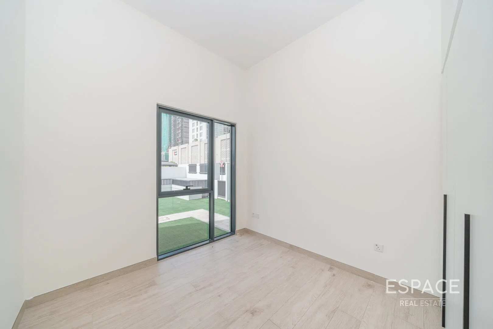 single static gallery