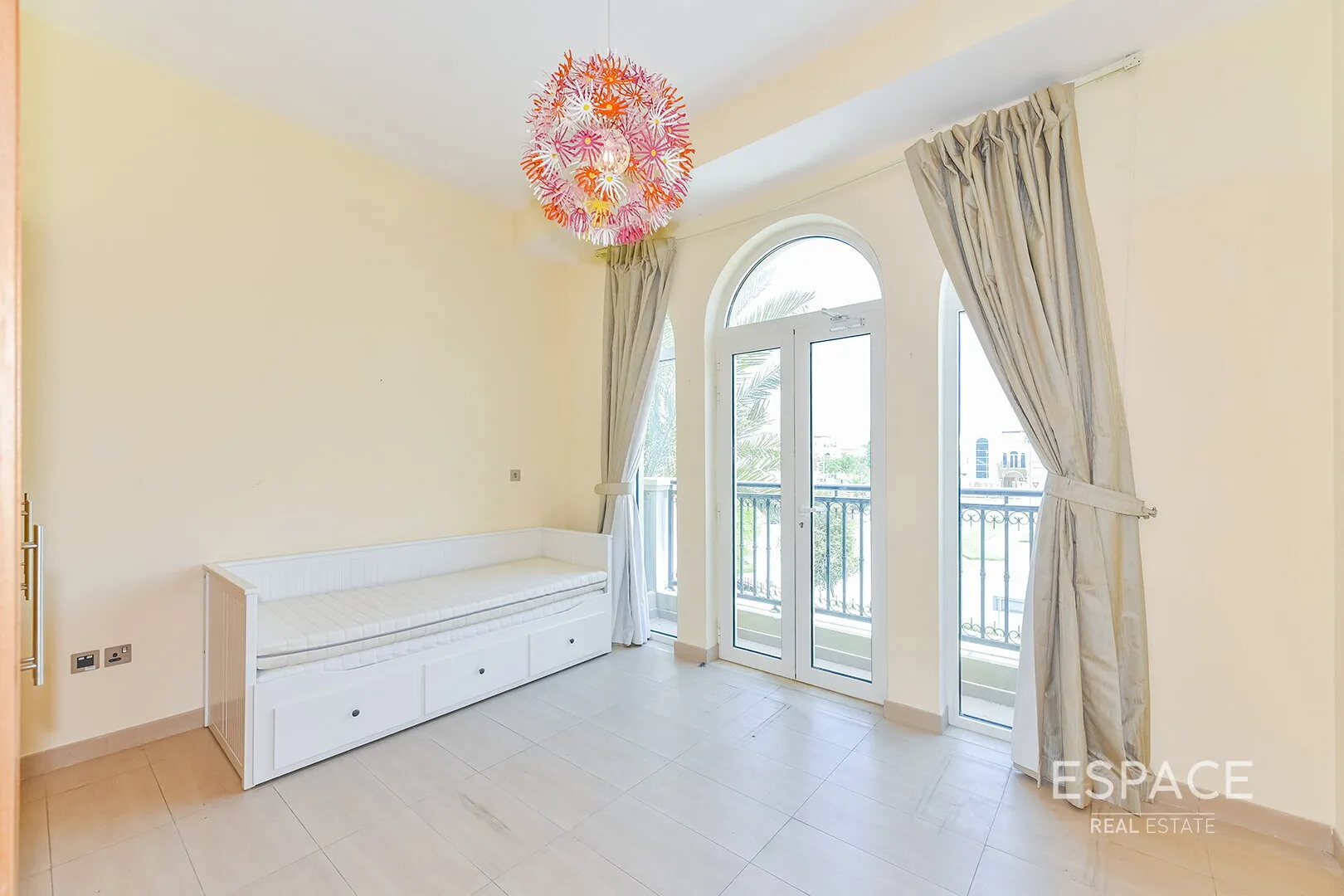 PropertiesGalleryCamera