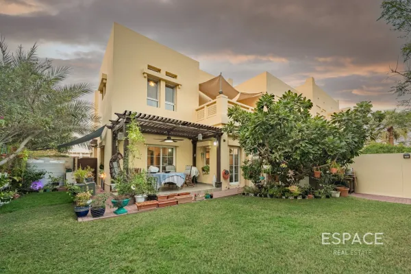 Zulal 3, Lakes, Dubai - Espace
