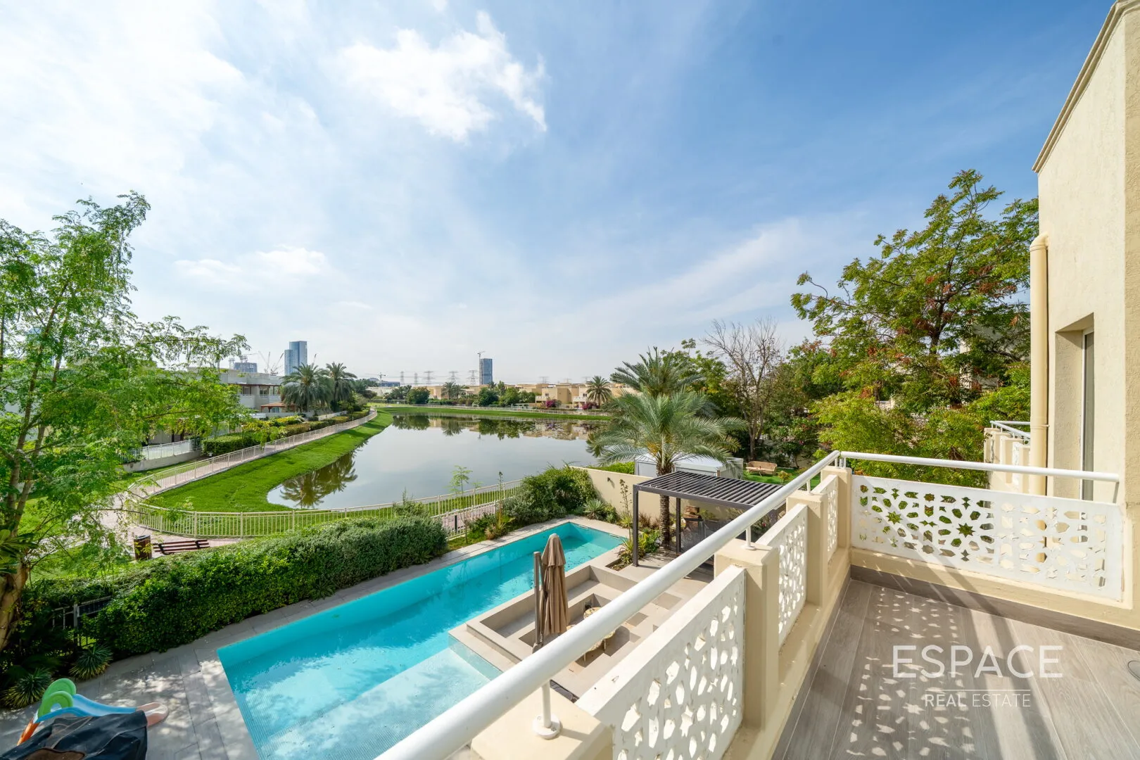 PropertiesGalleryCamera