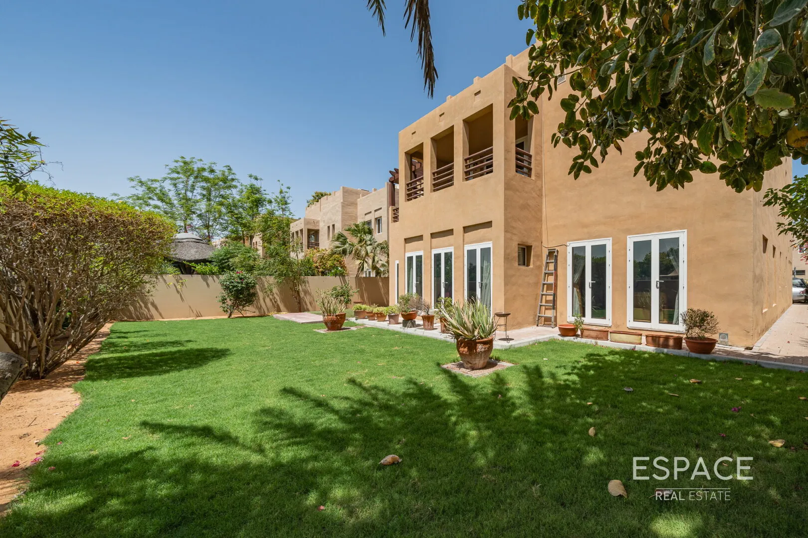 PropertiesGalleryCamera