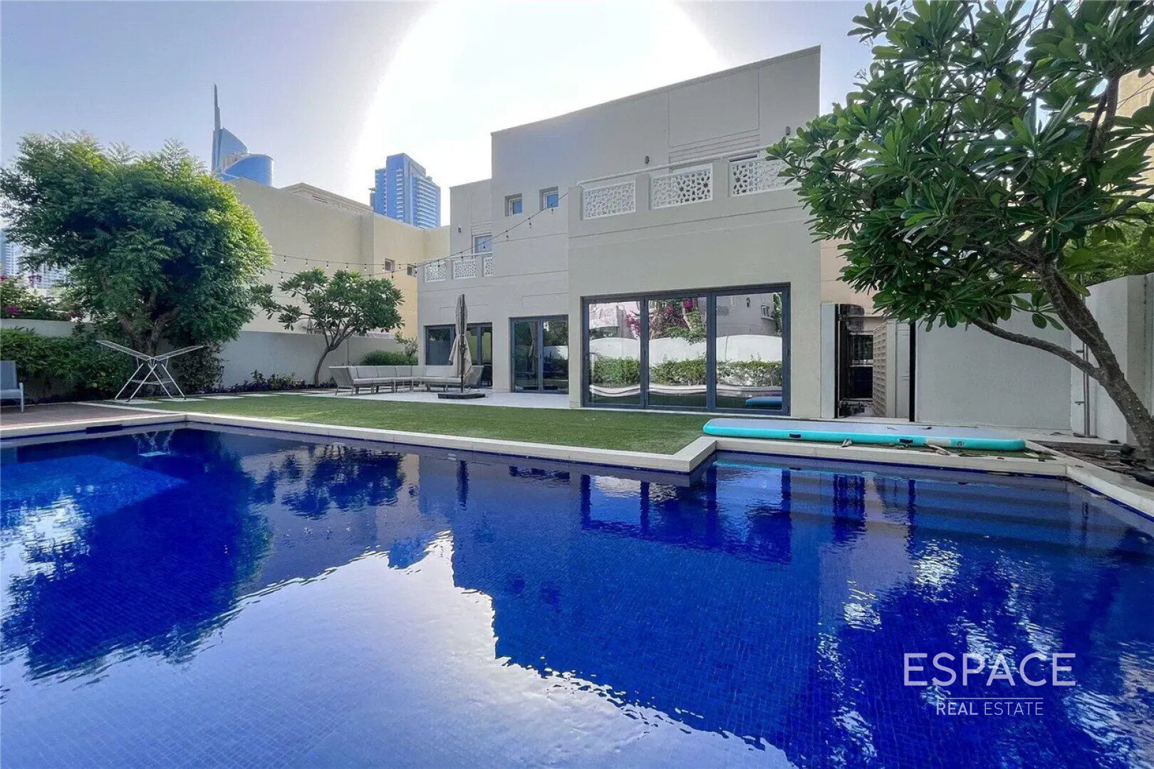 PropertiesGalleryCamera