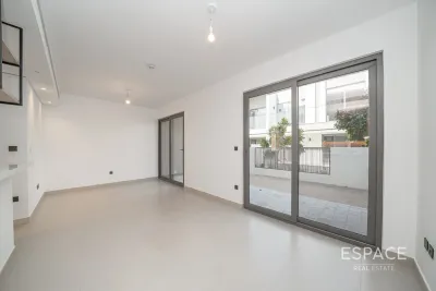 Aura Gardens, Tilal Al Ghaf, Dubai - Espace