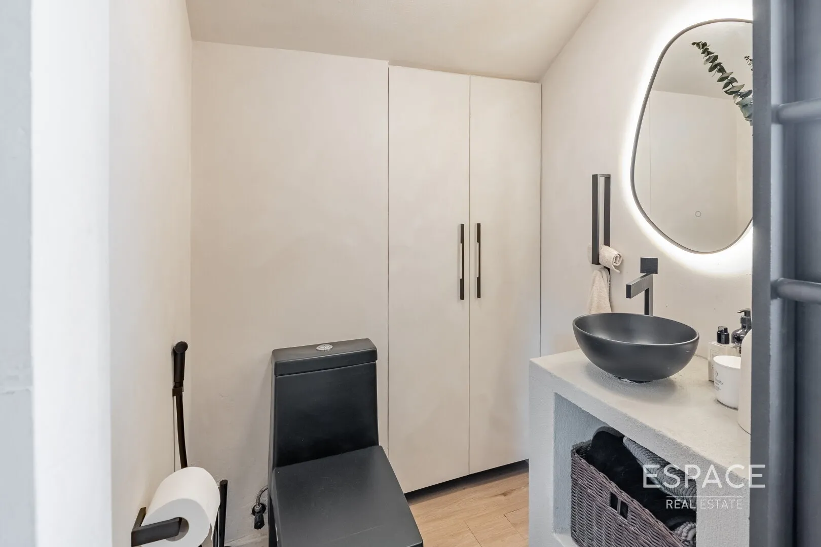 single static gallery