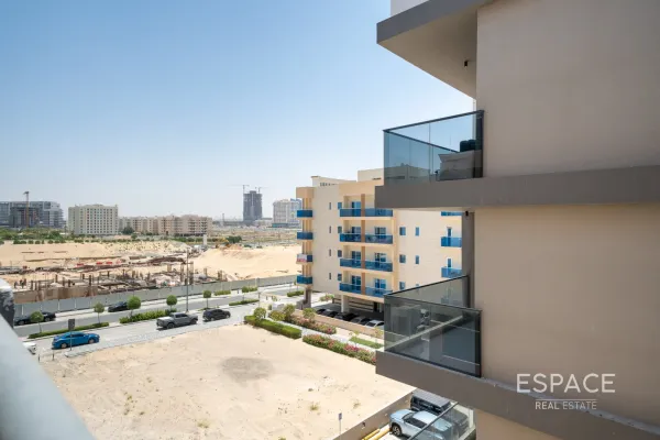 M Square Building, Dubailand, Dubai - Espace