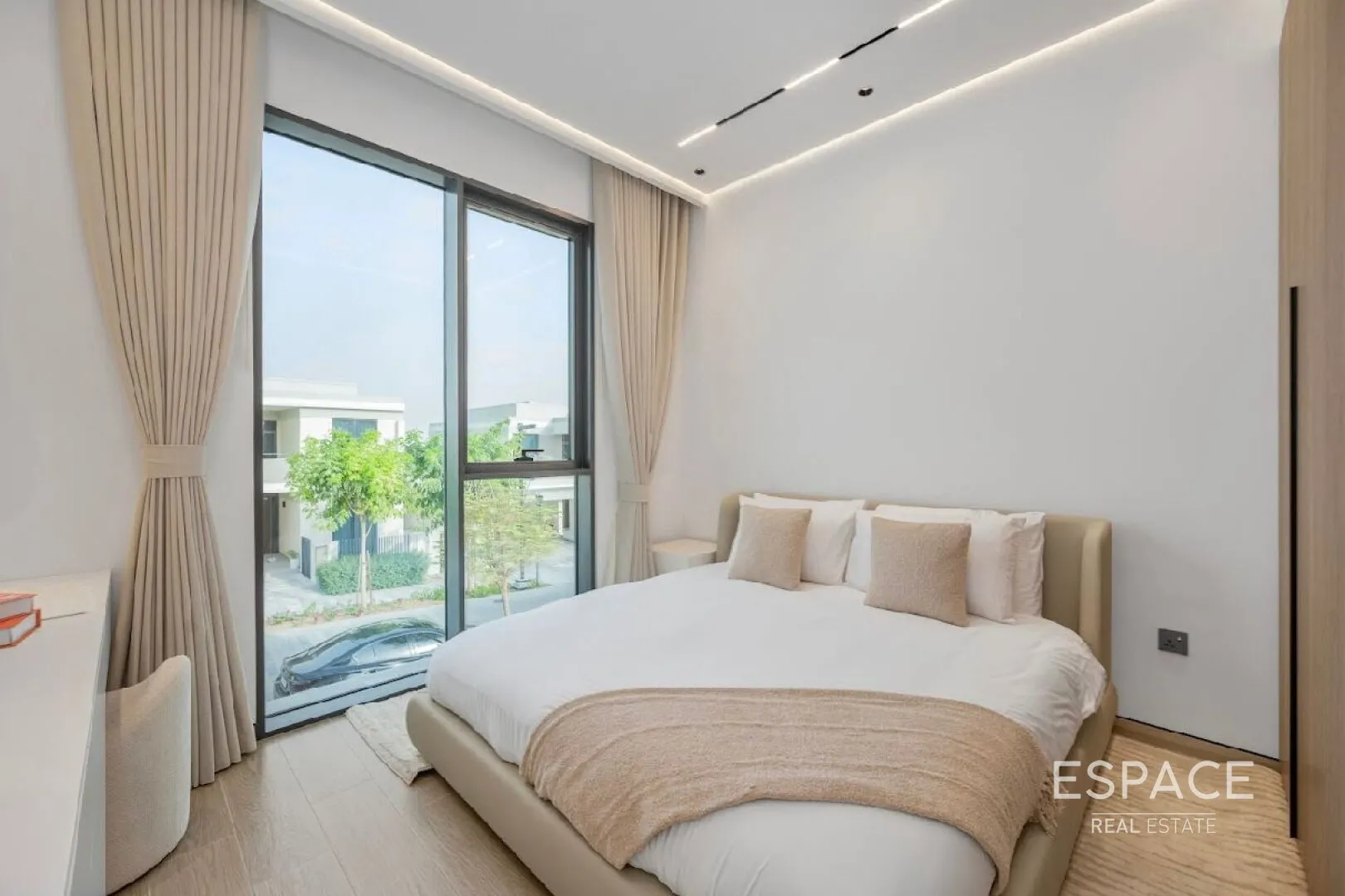 PropertiesGalleryCamera