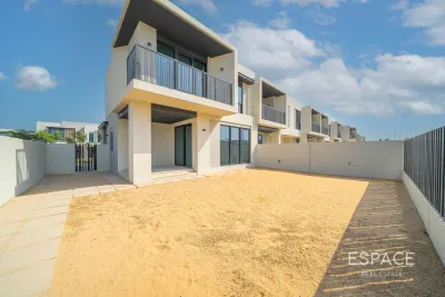 Jebel Ali Village Villas, Jebel Ali, Dubai - Espace