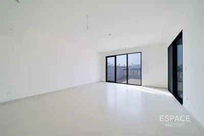 Jebel Ali Village Villas, Jebel Ali, Dubai - Espace
