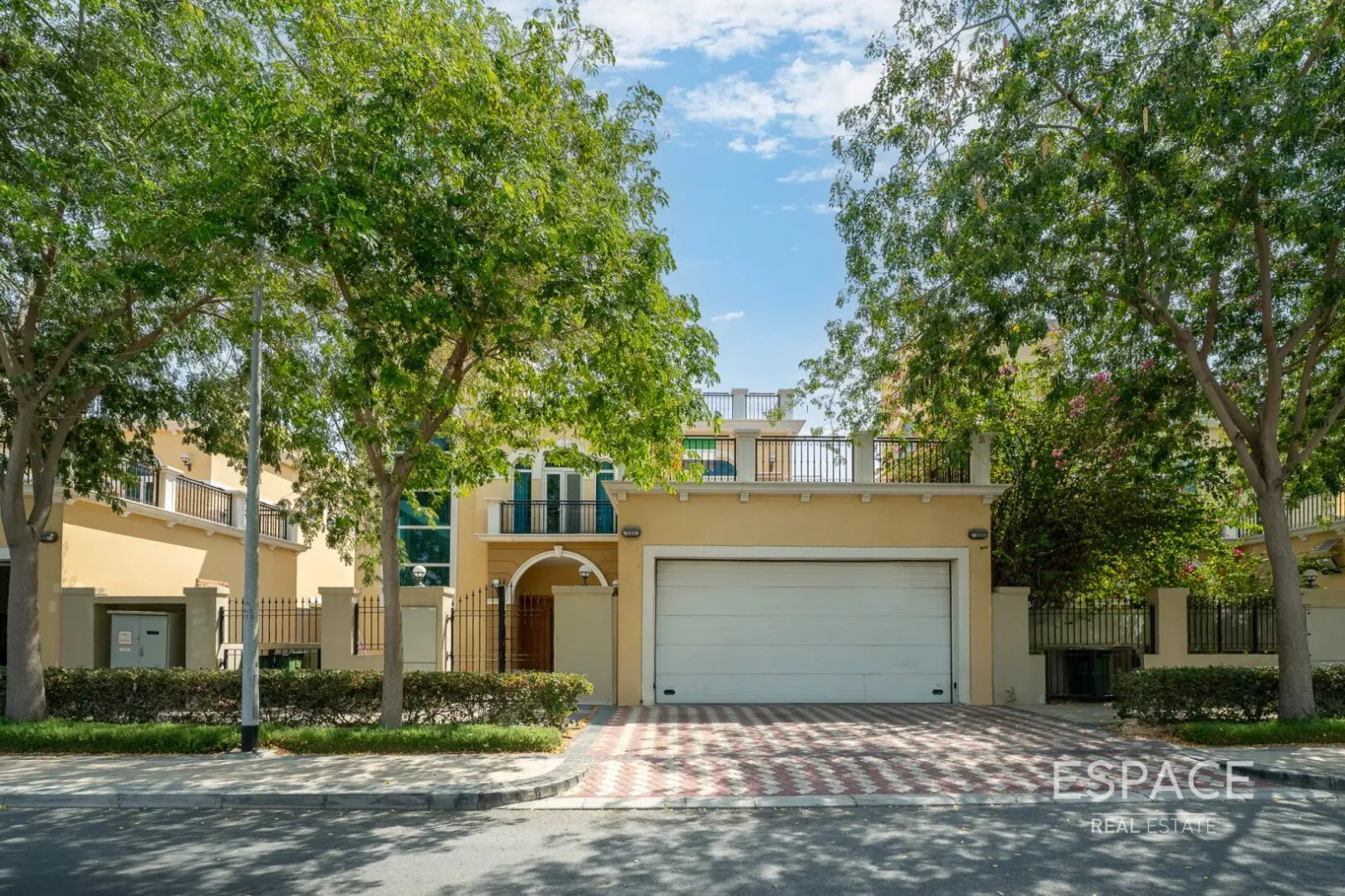 PropertiesGalleryCamera