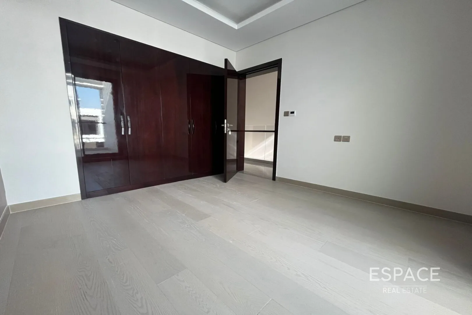 single static gallery