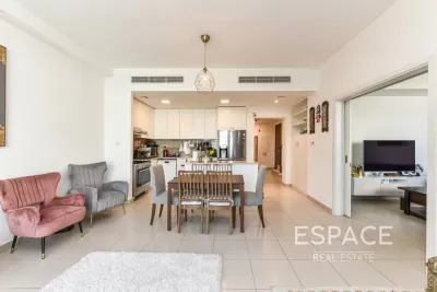 Noor Townhouses, NSHAMA Town Square, Dubai - Espace