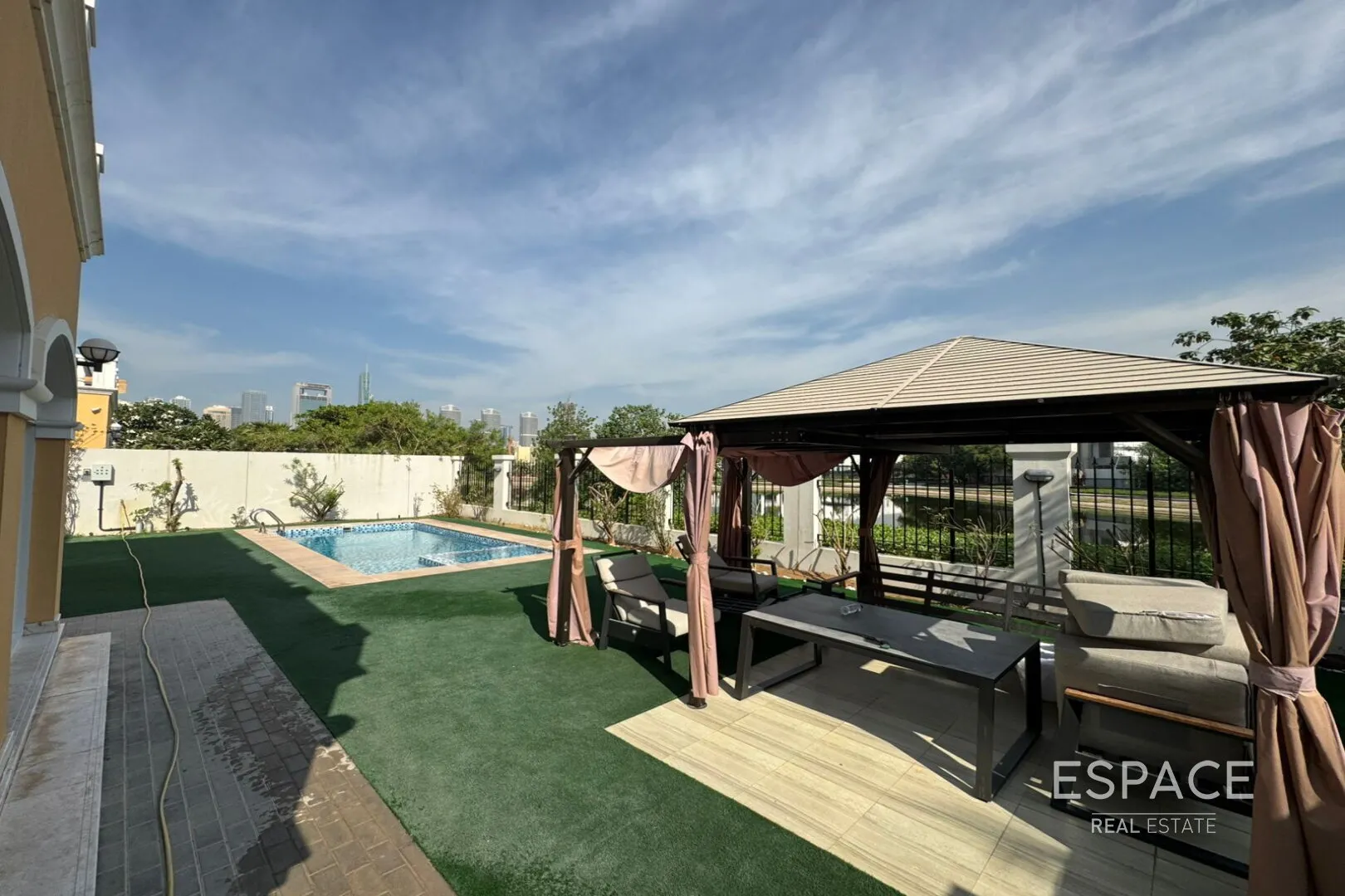 PropertiesGalleryCamera