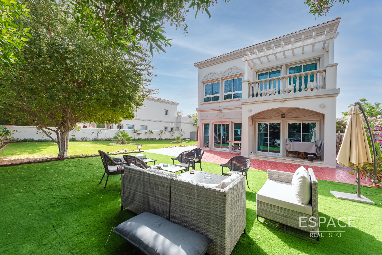 PropertiesGalleryCamera