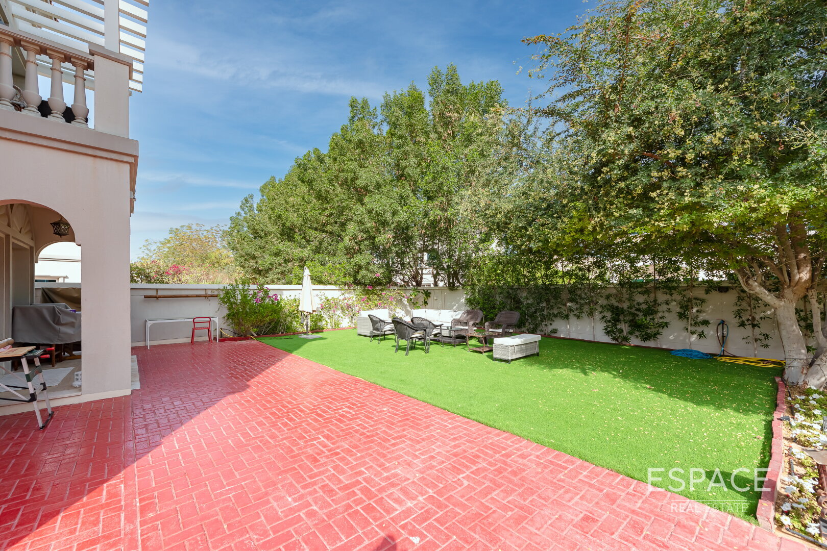 PropertiesGalleryCamera