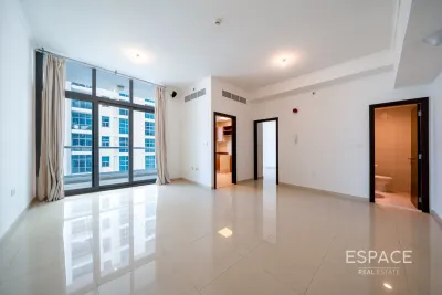 DEC Tower 2, Dubai Marina, Dubai - Espace