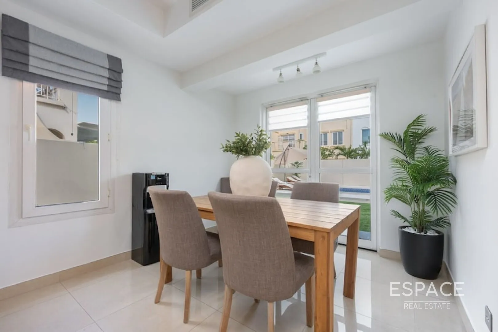 single static gallery