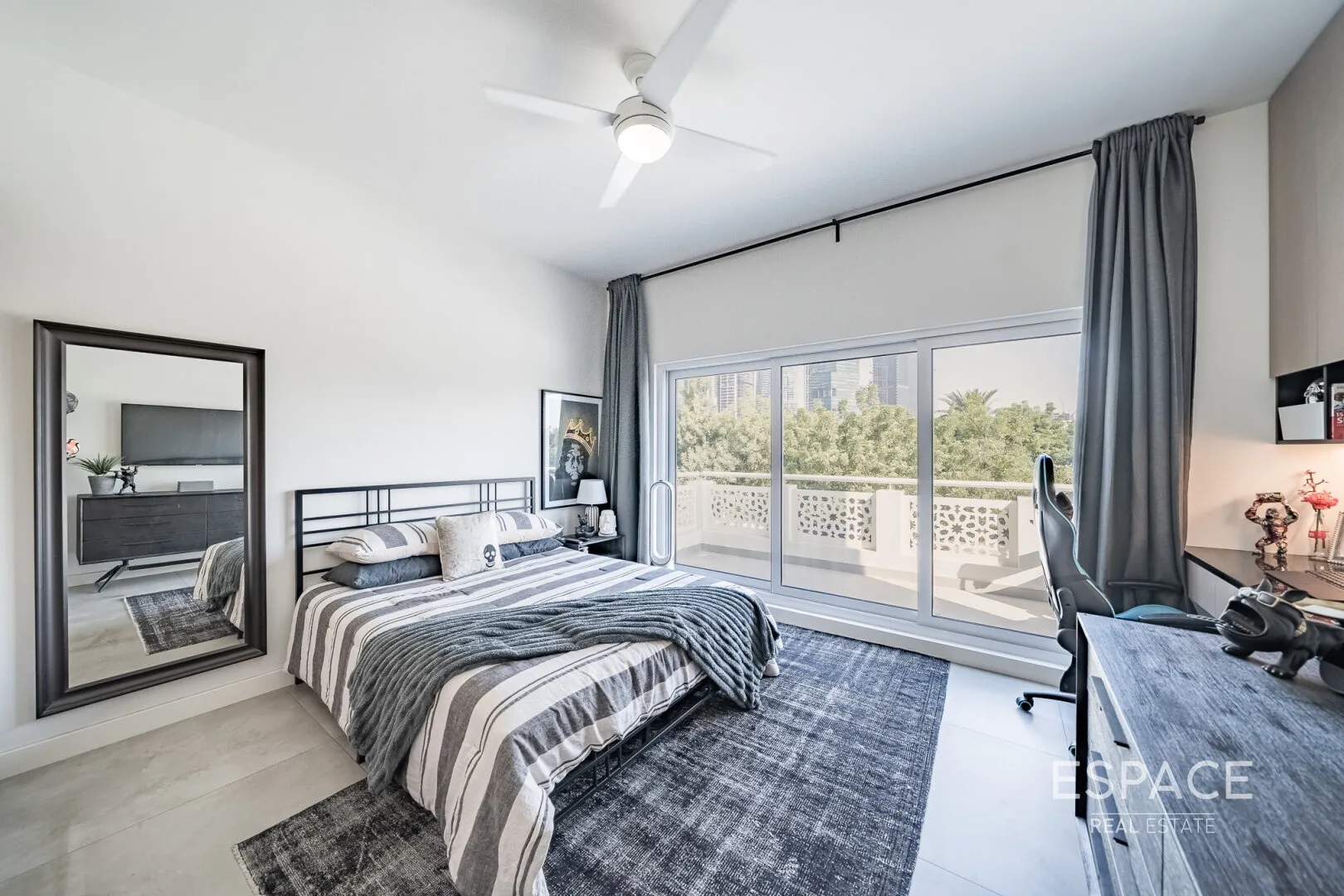 PropertiesGalleryCamera