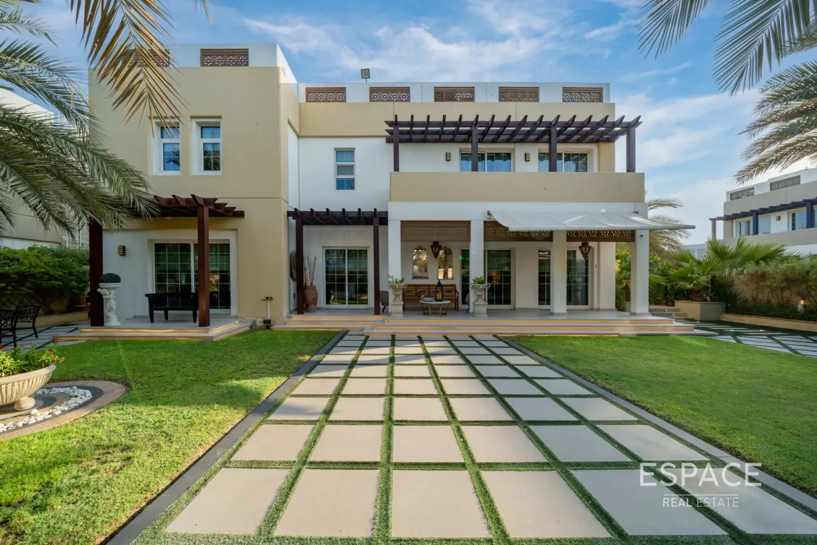 PropertiesGalleryCamera
