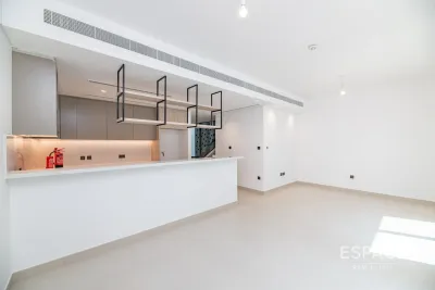 Aura Gardens, Tilal Al Ghaf, Dubai - Espace