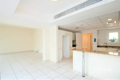 Maeen 3, Lakes, Dubai - Espace