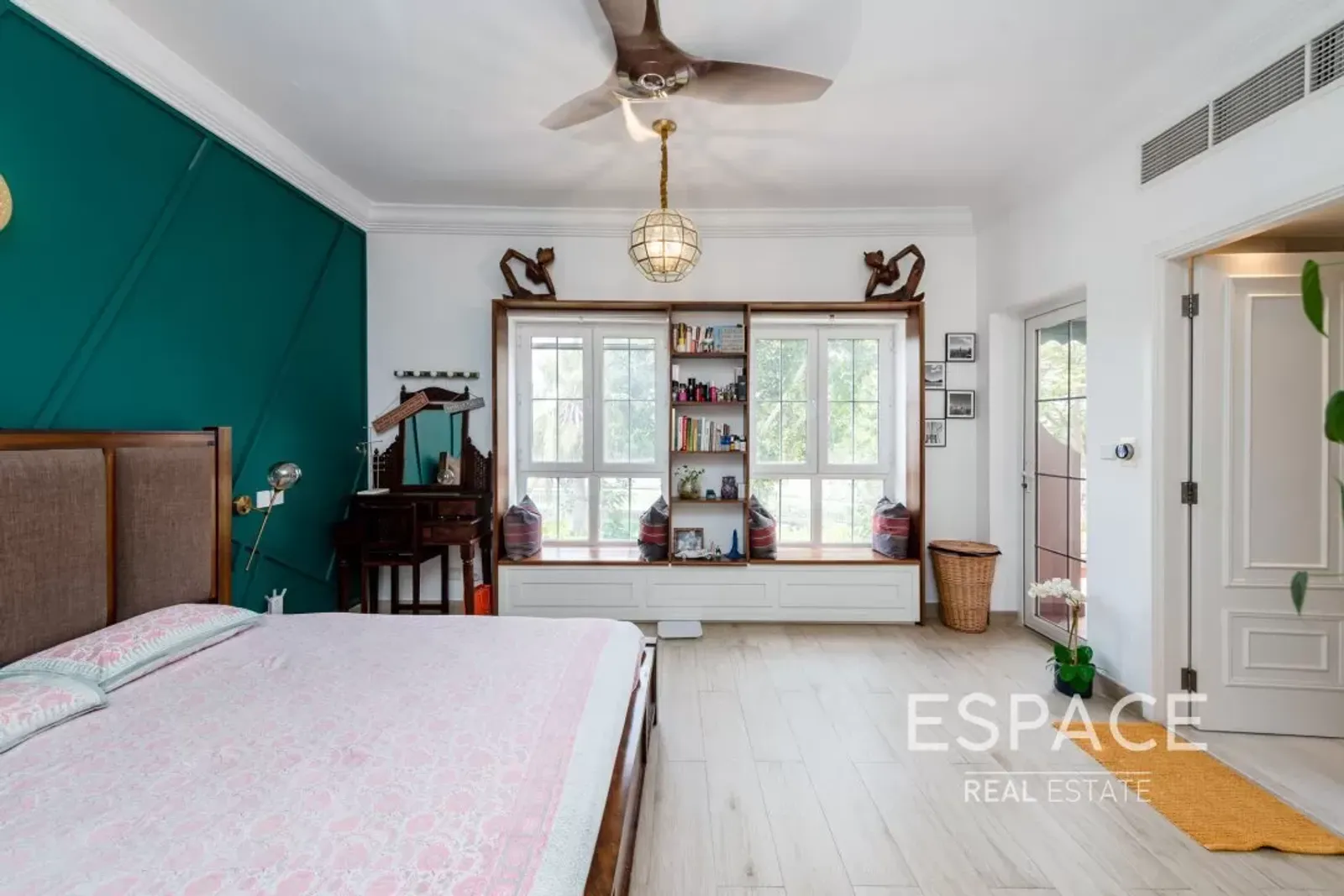 PropertiesGalleryCamera
